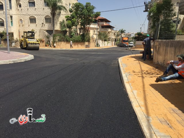 فيديو : تعبيد واتمام عماير ابو سعده بحضور رئيس البلدية المحامي عادل بدير .. والاهالي هذا سفيون دار ابو سعدة 